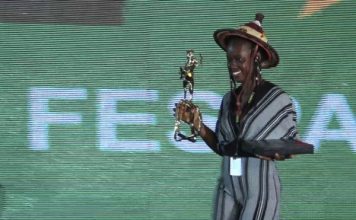 Une écrivaine derrière la caméra